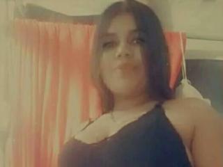 SharyJones live cam model at XLoveCam