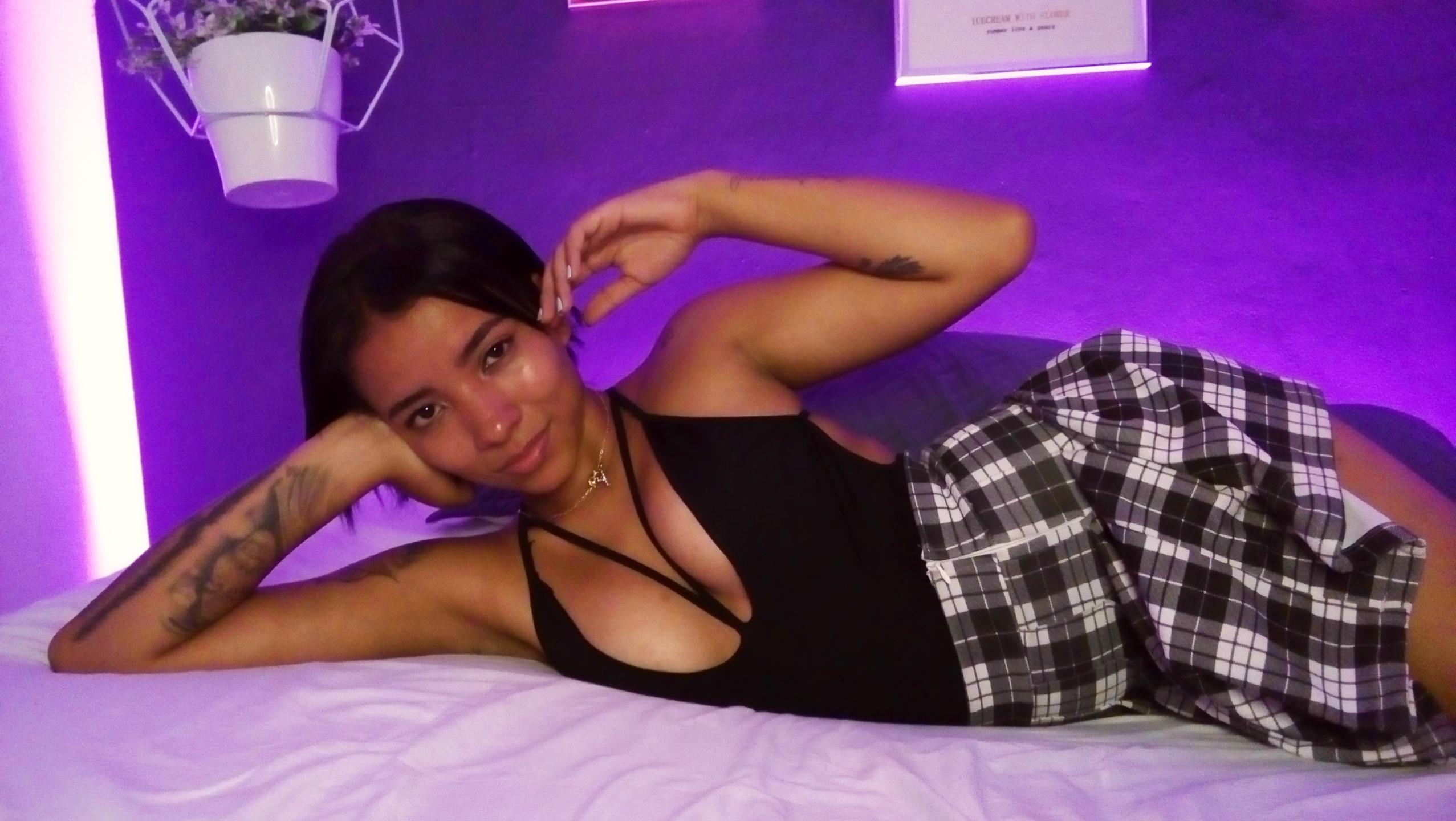 Sexy photos and videos of SccarletRosse 