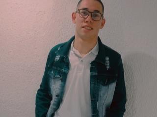 Jeremii live cam model at XLoveCam