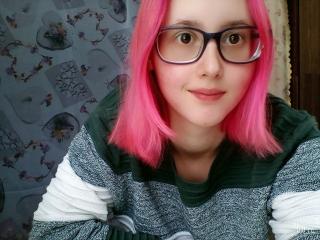 AmomiraCute live cam model at XLoveCam