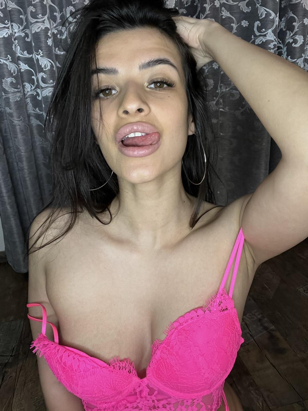 Hot_lioness