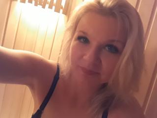 YouHotDream live cam model at XLoveCam