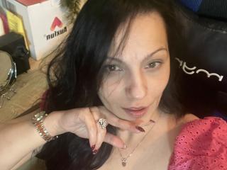 Webcam model AamyBeatrice from XLoveCam