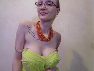 MissGia live cam model at XLoveCam