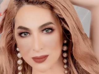SexyTopShemale live cam model at XLoveCam