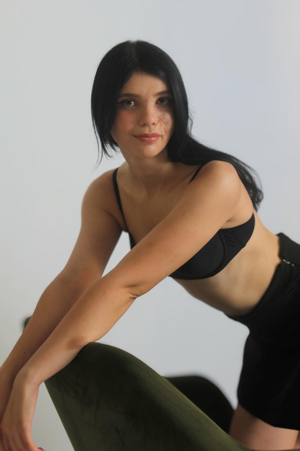 Webcam model ElizavetaCino from XLoveCam