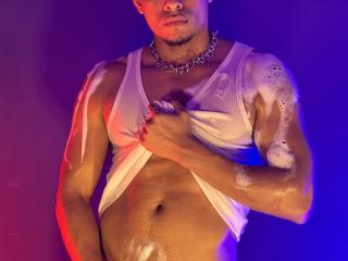Watch  AbrahamKim live on cam at XLoveCam