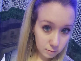 AnikaSimmons live cam model at XLoveCam