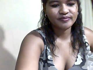 Minnah live cam model at XLoveCam