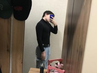 Watch  ArtemOof live on XLoveCam