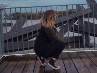 ElvinnaLaFrancaise live cam model at XLoveCam