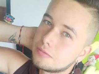 Watch  CuteManX live on XLoveCam