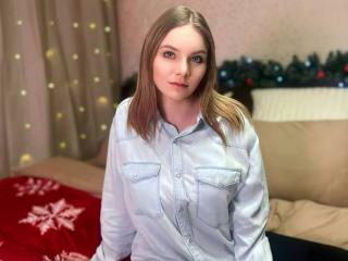 Watch  EvelineCarter live on cam at XLoveCam