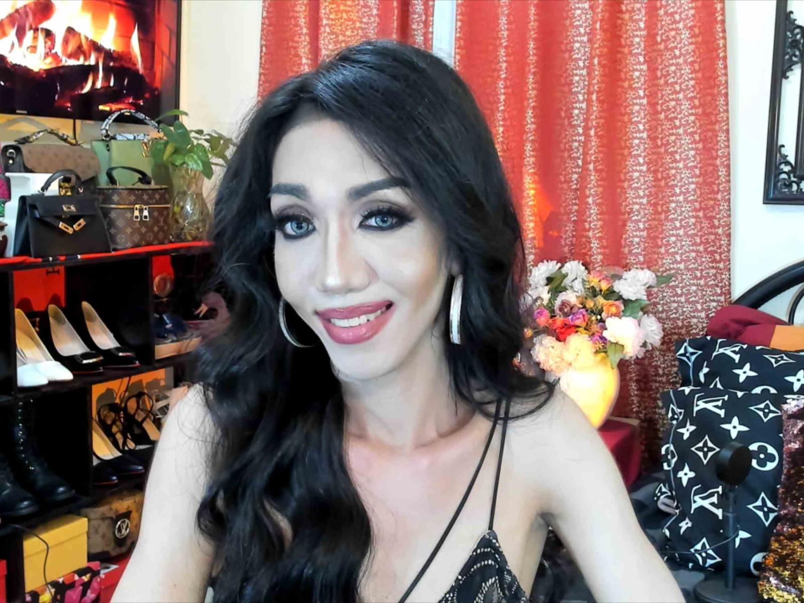 OneFoxyDiva — live cam photo 4