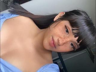 YourGoddessLarissa live cam model at XLoveCam