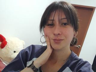 ValeriaNaughty live cam model at XLoveCam