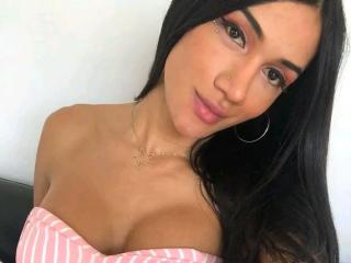 MelanyHornyy live cam model at XLoveCam