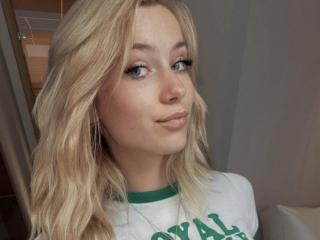 LuciaWild live cam model at XLoveCam