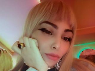 IndiraPaynn live cam model at XLoveCam