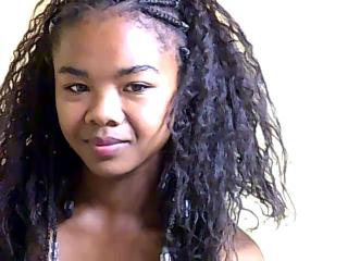 Sachah live cam model at XLoveCam