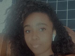 Laminah live cam model at XLoveCam