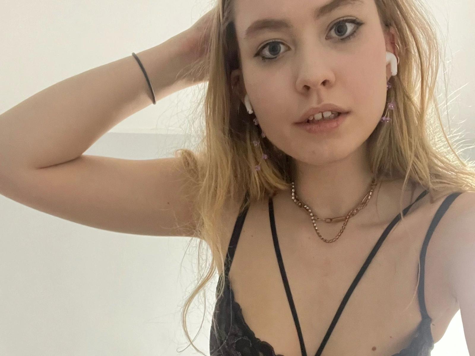 BrandyHelga-hot — live cam photo 2