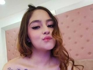 Watch  DulceeRosse live on cam at XLoveCam