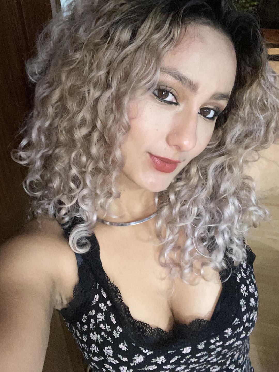 webcam model ElenaSaenz from XloveCam webcam model ElenaSaenz from XloveCam