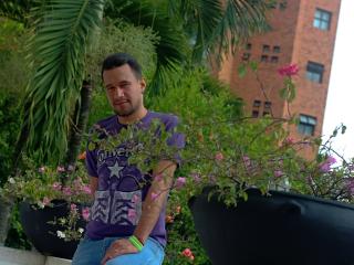 Watch  AxelNavas live on XLoveCam