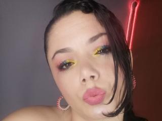 DiamondLatina live cam model at XLoveCam