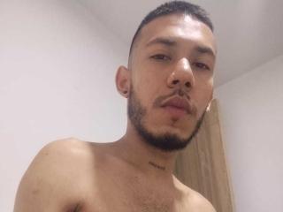 Watch  AronFox live on XLoveCam