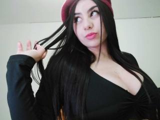 Watch  VenusMusa live on XLoveCam