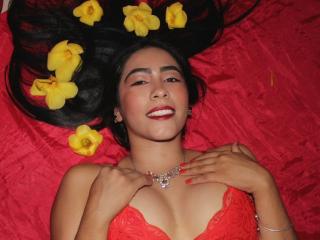 ThalianaVergaraa live cam model at XLoveCam