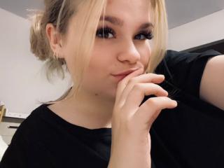 AdelinaOlsen Webcam Porno Live - Photo 11/33