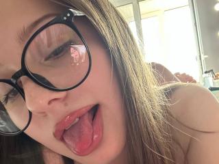 Watch  NoraBloom live on XLoveCam