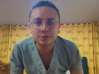 Watch  AlessandroBrown live on XLoveCam