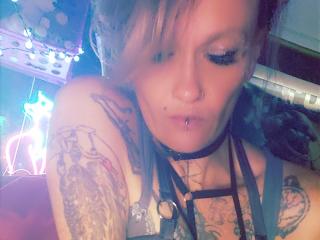 Watch  RenegadeVyx live on XLoveCam