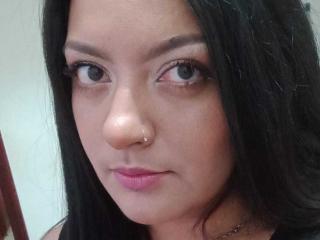 CinniaFoxY live cam model at XLoveCam