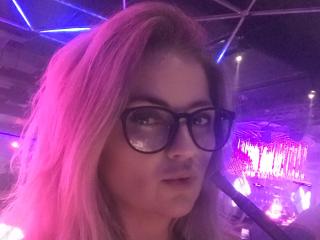 AlisonXCristal Webcam Porno Live - Photo 9/13