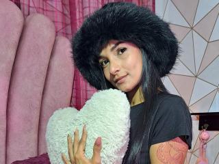 LunnaWhit live cam model at XLoveCam