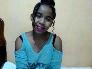 Watch  ChaudeChoco live on XLoveCam