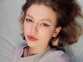 Sunshine69s live cam model at XLoveCam