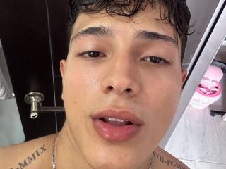 Watch  Lyaan live on XLoveCam