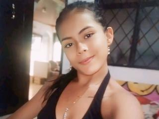 SaraYepez live cam model at XLoveCam