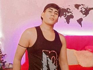 DaniaKurt live cam model at XLoveCam