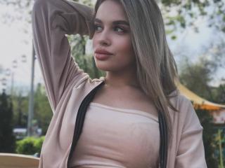 AlisonHotttie69 live cam model at XLoveCam