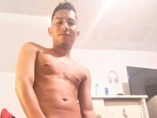 Watch  RinAlzate live on XLoveCam