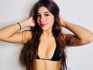 PrettyMaddy live cam model at XLoveCam