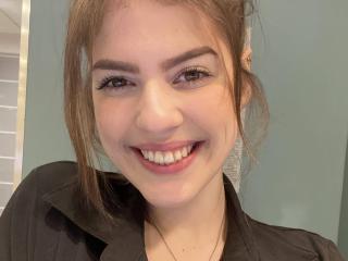 TrixieHot live cam model at XLoveCam