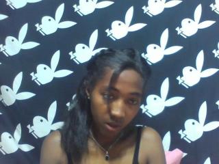 Larynne live cam model at XLoveCam